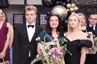 Uczniowie II LO w Wieluniu studniówkę mają już za sobą!